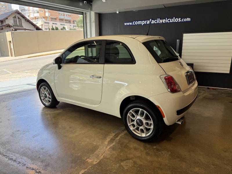 FIAT - 500 - 2012/2013 - Branca - R$ 48.900,00