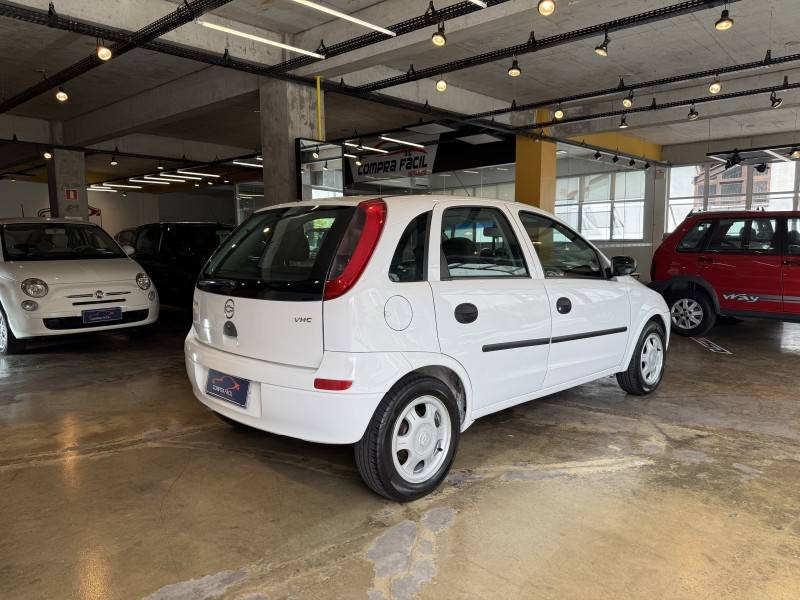 CHEVROLET - CORSA - 2004/2005 - Branca - R$ 22.900,00