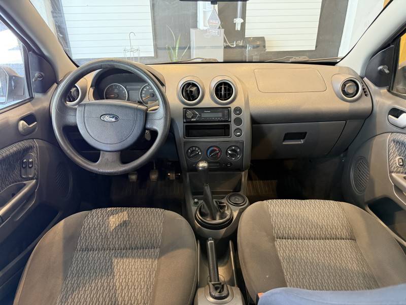 FORD - FIESTA - 2006/2007 - Prata - R$ 26.900,00