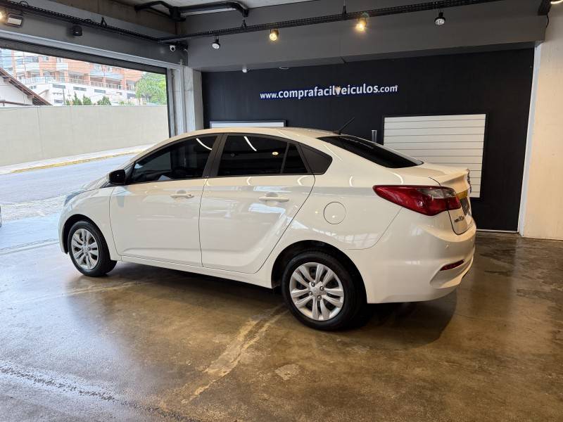HYUNDAI - HB20S - 2016/2017 - Branca - R$ 56.900,00