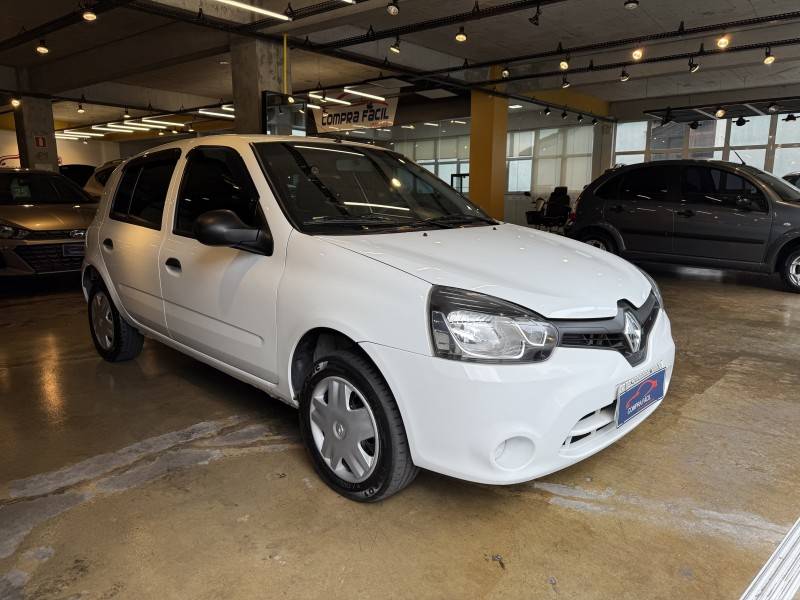 RENAULT - CLIO - 2014/2015 - Branca - R$ 32.900,00