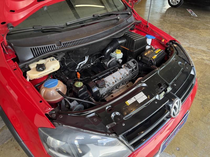 VOLKSWAGEN - CROSSFOX - 2012/2013 - Vermelha - R$ 45.900,00
