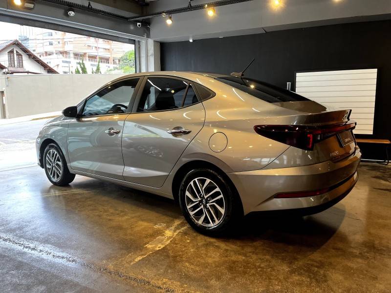 HYUNDAI - HB20S - 2024/2025 - Prata - R$ 89.900,00