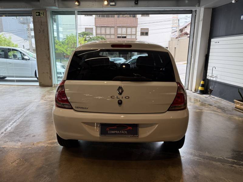 RENAULT - CLIO - 2014/2015 - Branca - R$ 32.900,00