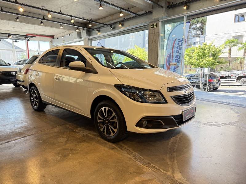 CHEVROLET - ONIX - 2013/2014 - Branca - R$ 50.900,00