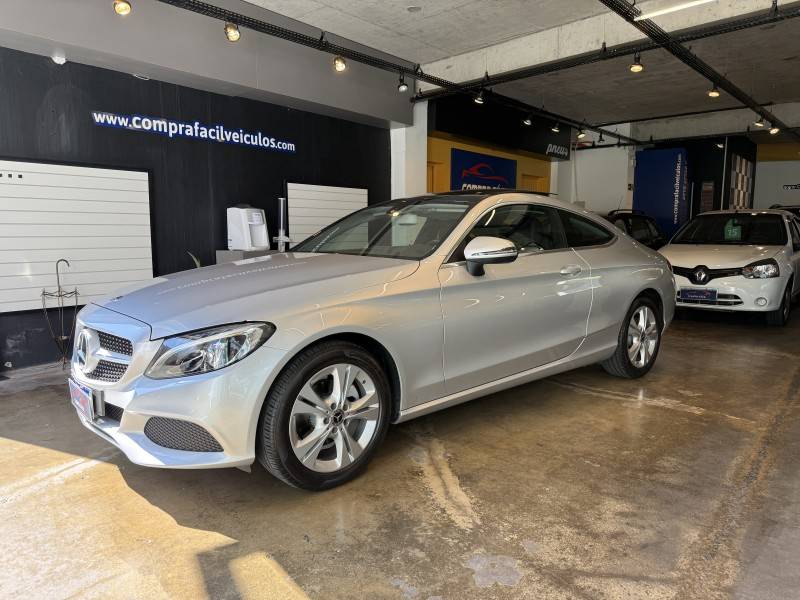 MERCEDES-BENZ - C 180 - 2017/2018 - Prata - R$ 150.900,00