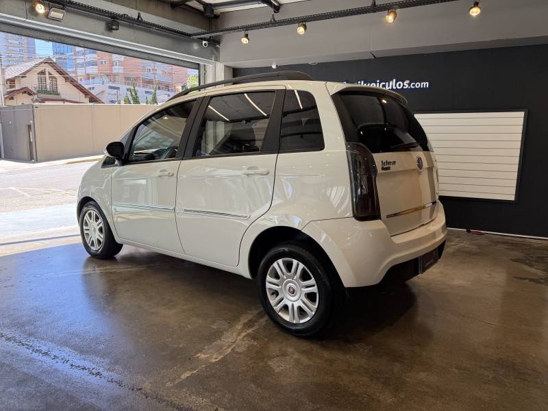 FIAT - IDEA - 2013/2014 - Branca - R$ 39.900,00