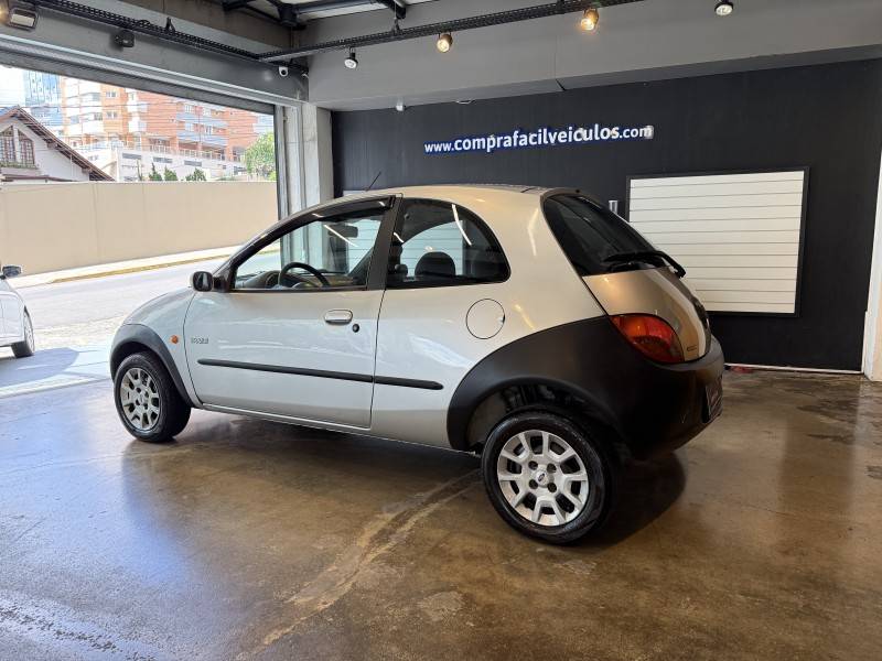 FORD - KA - 2000/2000 - Prata - R$ 14.990,00