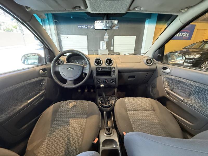 FORD - FIESTA - 2006/2007 - Prata - R$ 26.900,00