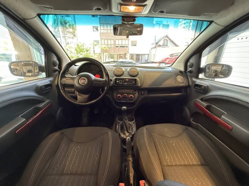 FIAT - UNO - 2011/2012 - Preta - R$ 38.500,00