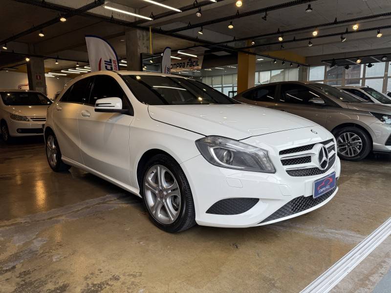 MERCEDES-BENZ - A 200 - 2015/2015 - Branca - R$ 84.900,00
