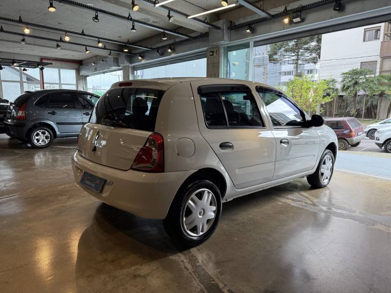 RENAULT - CLIO - 2014/2015 - Branca - R$ 32.900,00