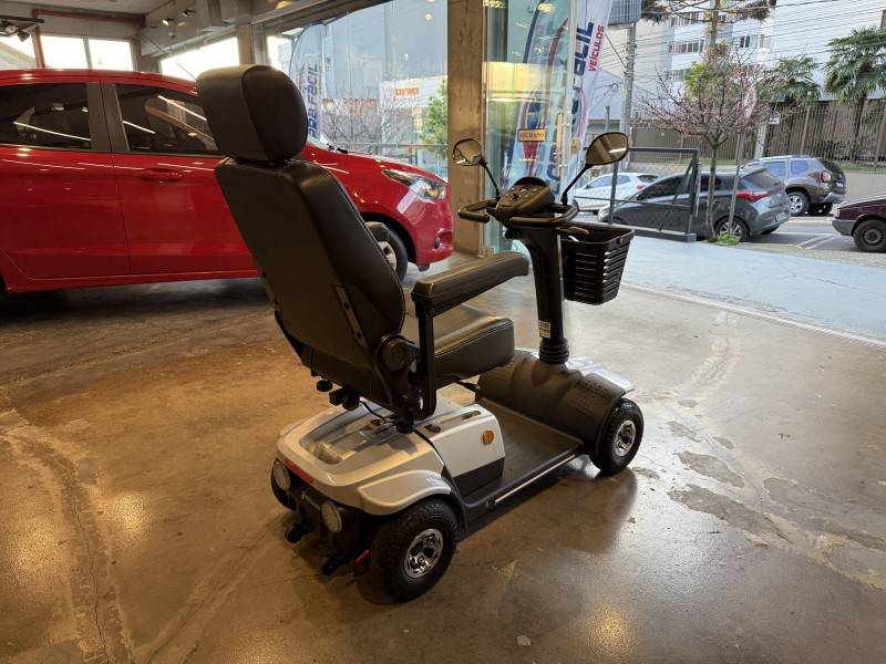 OUTRAS - SCOOTER ELÉTRICA - 2025/2025 - Prata - R$ 9.900,00