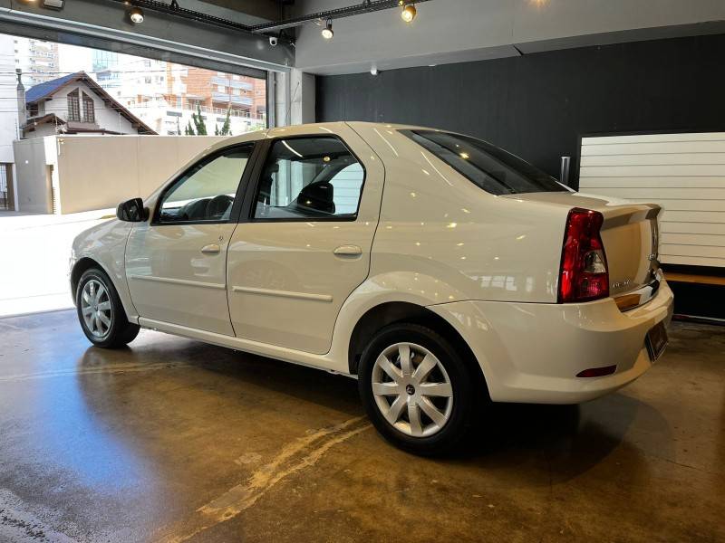 RENAULT - LOGAN - 2012/2012 - Branca - R$ 29.900,00