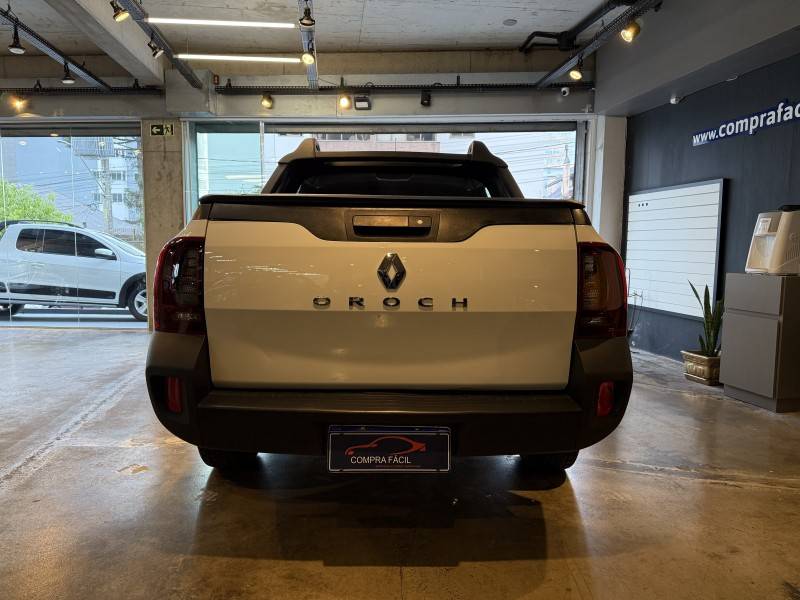 RENAULT - OROCH - 2021/2022 - Branca - R$ 80.900,00