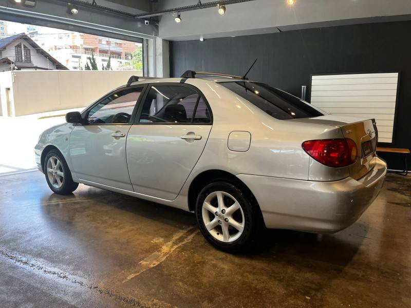 TOYOTA - COROLLA - 2002/2003 - Prata - R$ 35.900,00