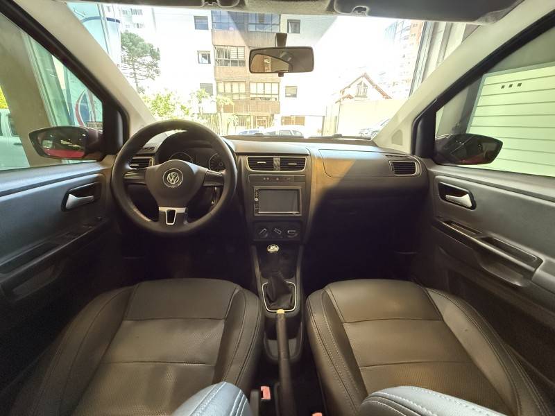 VOLKSWAGEN - CROSSFOX - 2012/2013 - Vermelha - R$ 45.900,00