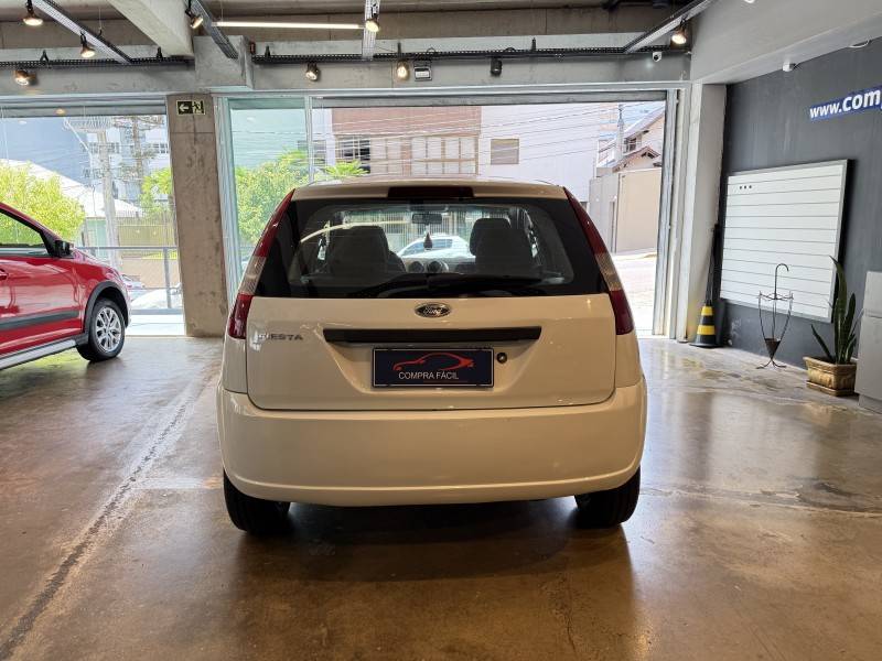 FORD - FIESTA - 2003/2003 - Branca - R$ 22.900,00