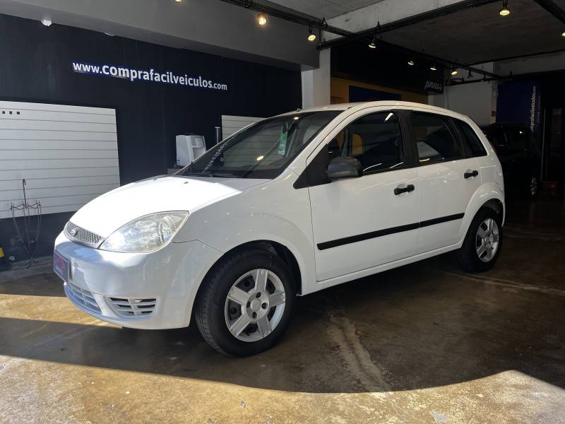 FORD - FIESTA - 2003/2003 - Branca - R$ 21.900,00