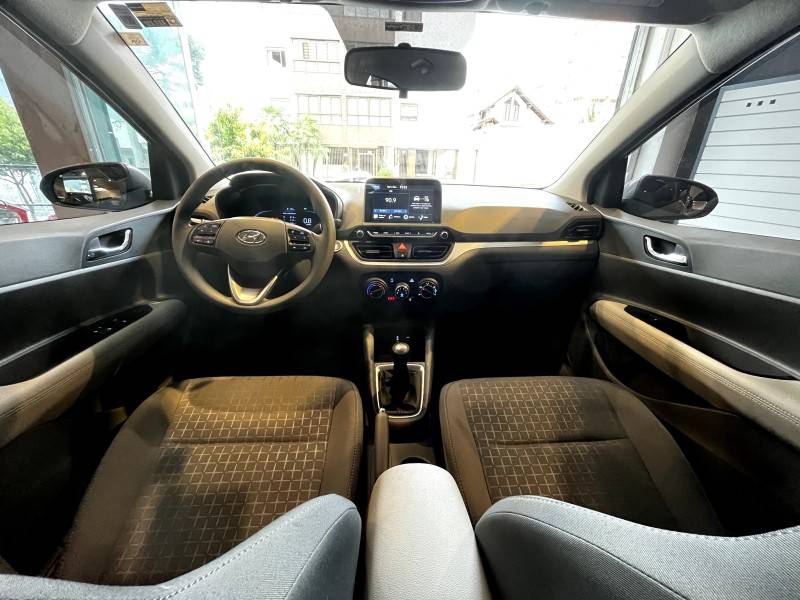HYUNDAI - HB20S - 2024/2025 - Prata - R$ 89.900,00
