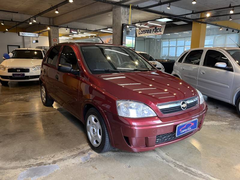 CHEVROLET - CORSA - 2010/2011 - Vermelha - R$ 31.900,00