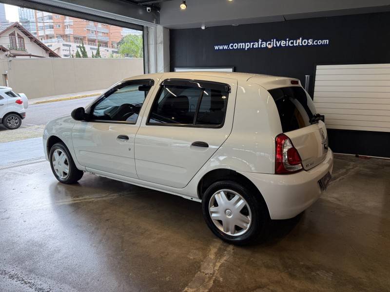 RENAULT - CLIO - 2014/2015 - Branca - R$ 32.900,00