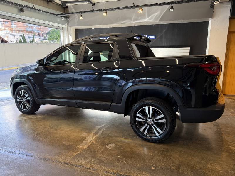 FIAT - TORO - 2022/2023 - Preta - R$ 129.900,00