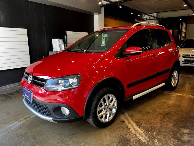 VOLKSWAGEN - CROSSFOX - 2012/2013 - Vermelha - R$ 44.900,00