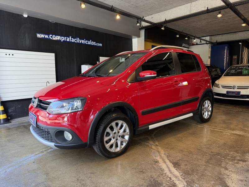 VOLKSWAGEN - CROSSFOX - 2012/2013 - Vermelha - R$ 45.900,00