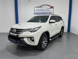 TOYOTA - HILUX SW4 - 2016/2017 - Branca - R$ 219.900,00