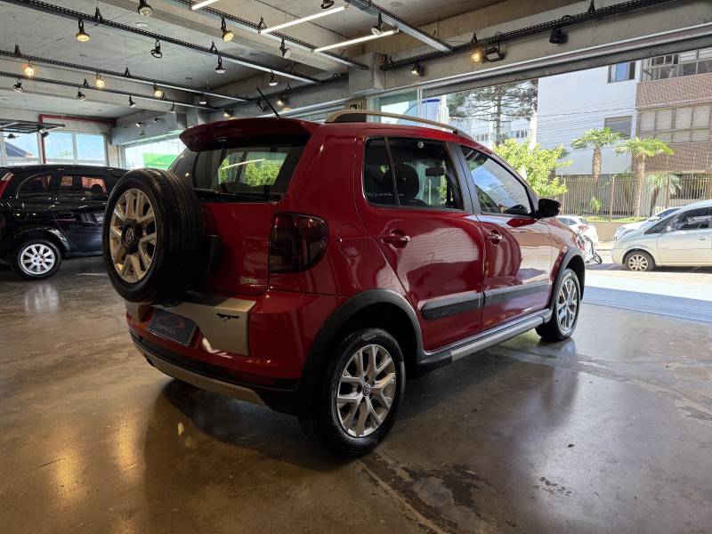 VOLKSWAGEN - CROSSFOX - 2012/2013 - Vermelha - R$ 45.900,00
