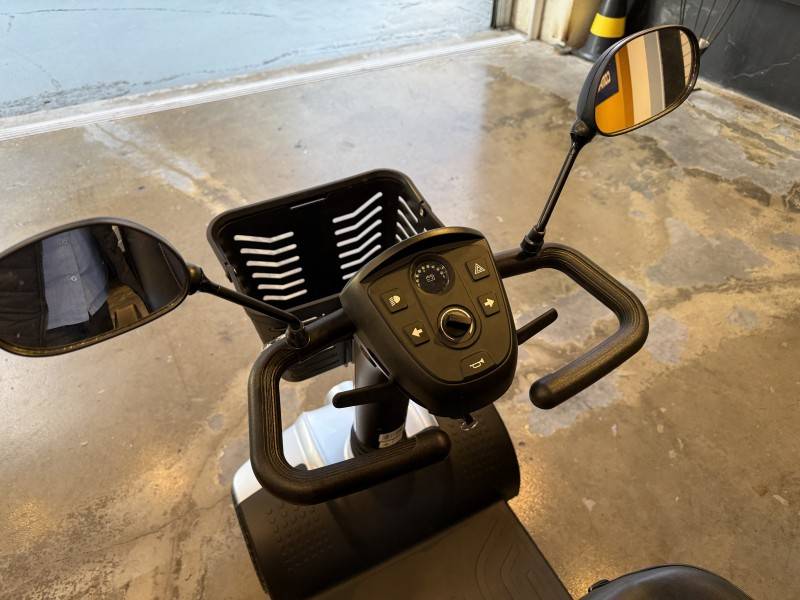 OUTRAS - SCOOTER ELÉTRICA - 2025/2025 - Prata - R$ 9.900,00