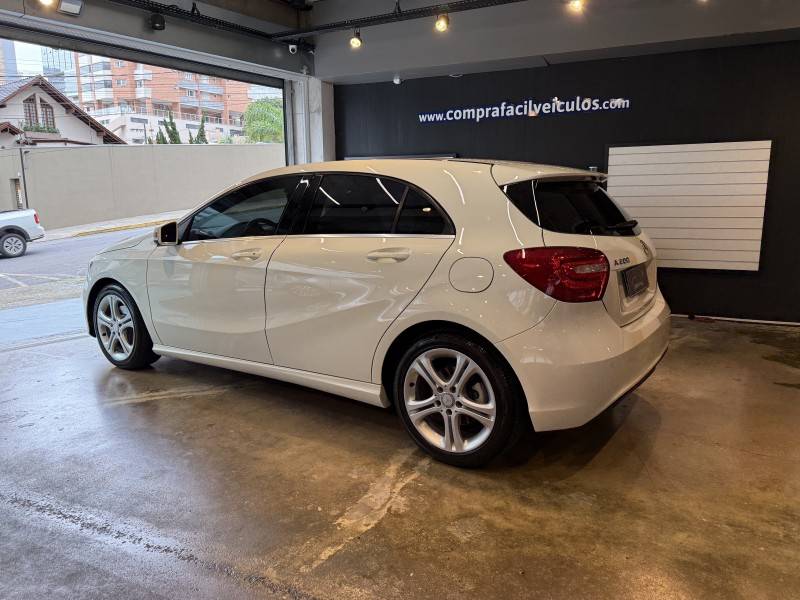 MERCEDES-BENZ - A 200 - 2015/2015 - Branca - R$ 84.900,00