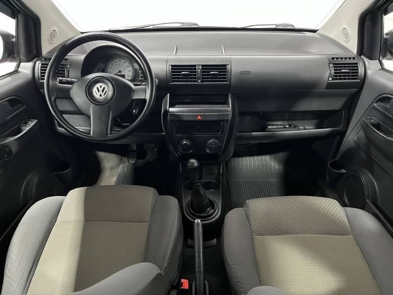 VOLKSWAGEN - FOX - 2008/2008 - Vermelha - R$ 22.500,00