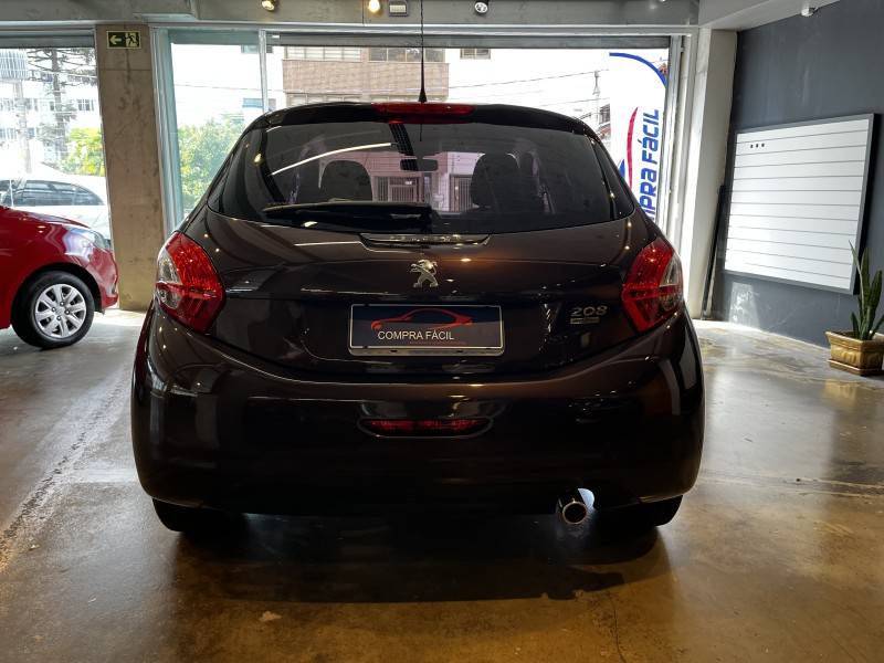 PEUGEOT - 208 - 2014/2015 - Marrom - R$ 42.900,00