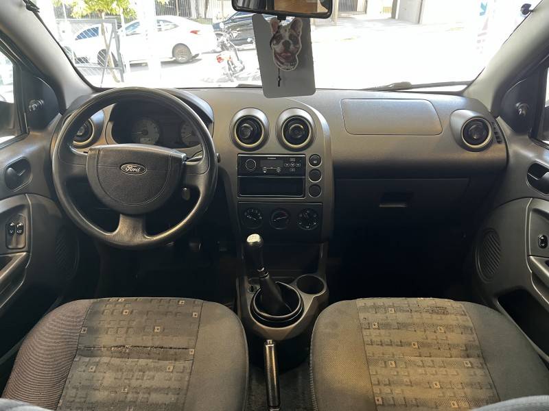 FORD - FIESTA - 2003/2003 - Branca - R$ 21.900,00