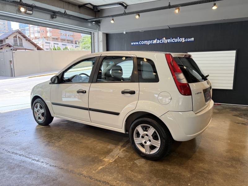 FORD - FIESTA - 2003/2003 - Branca - R$ 22.900,00